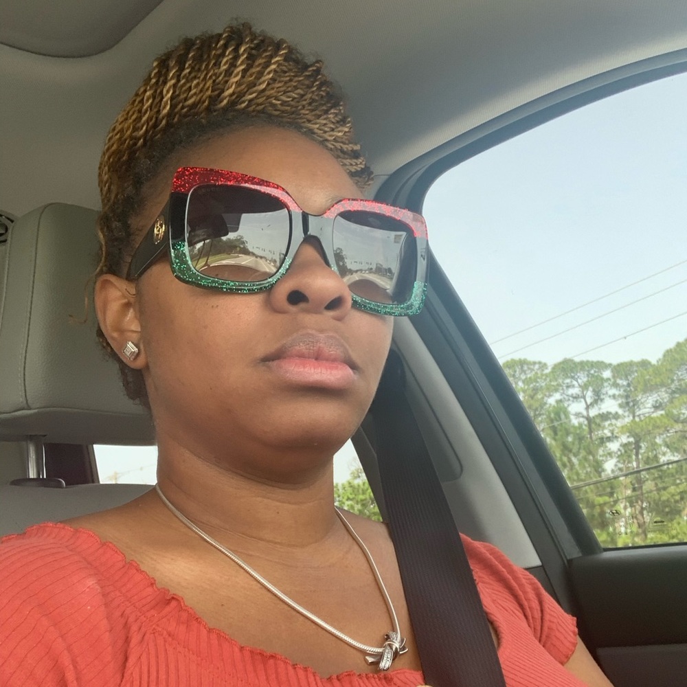 Meet your Posher, Chardon'e